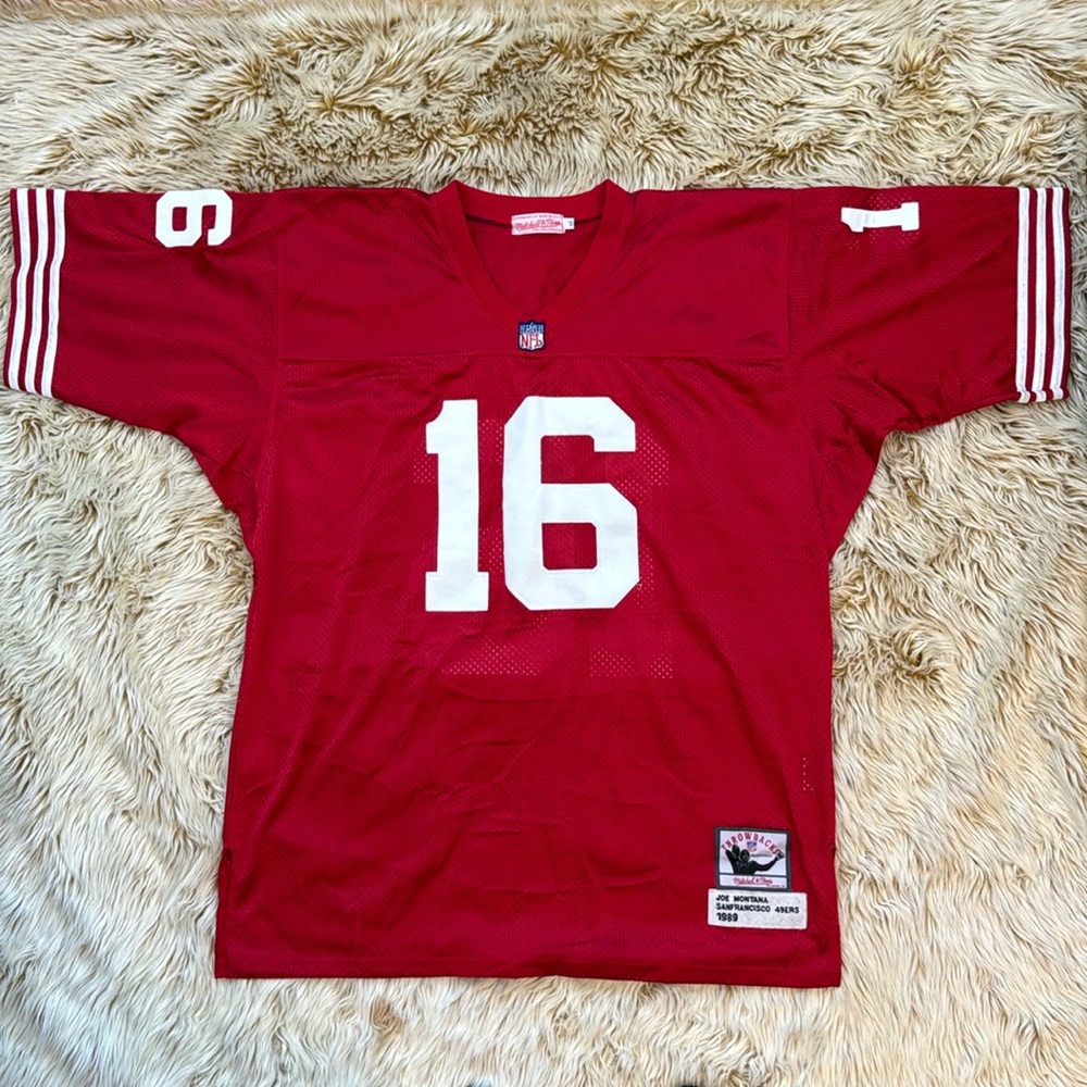 Mitchell & Ness Throwback Jersey